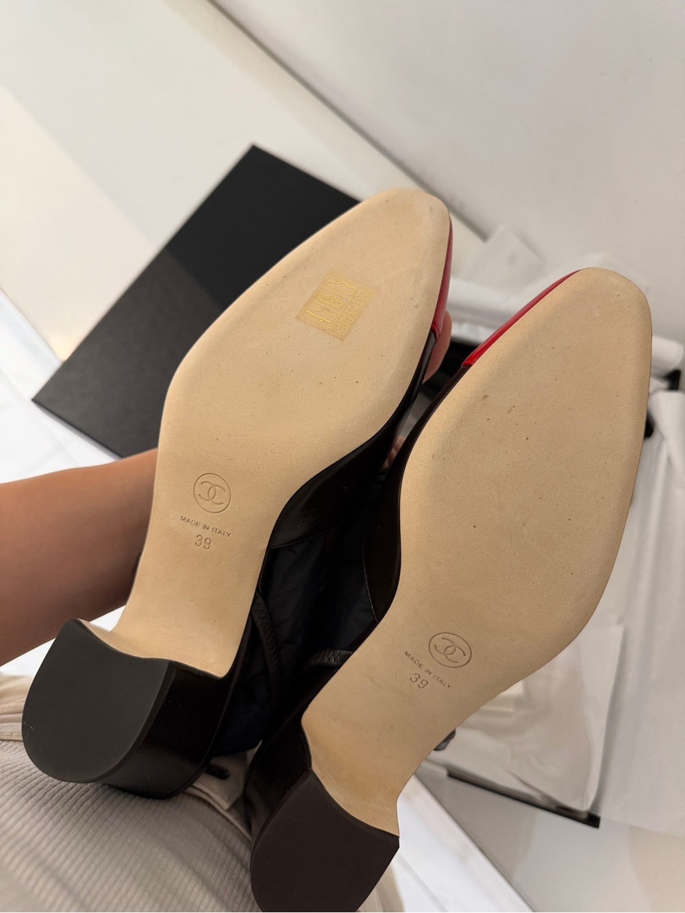 Chanel 26S Brown & Red Slingback Pump | Size 39 - Picture 7 of 10